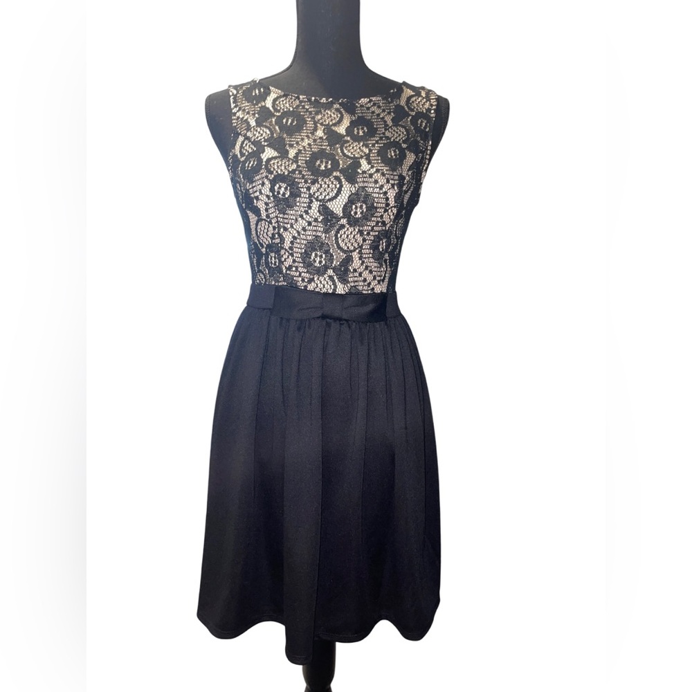 Black & tan lace sleeveless dress